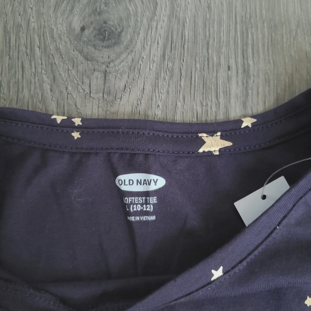 Golden stars tee.
